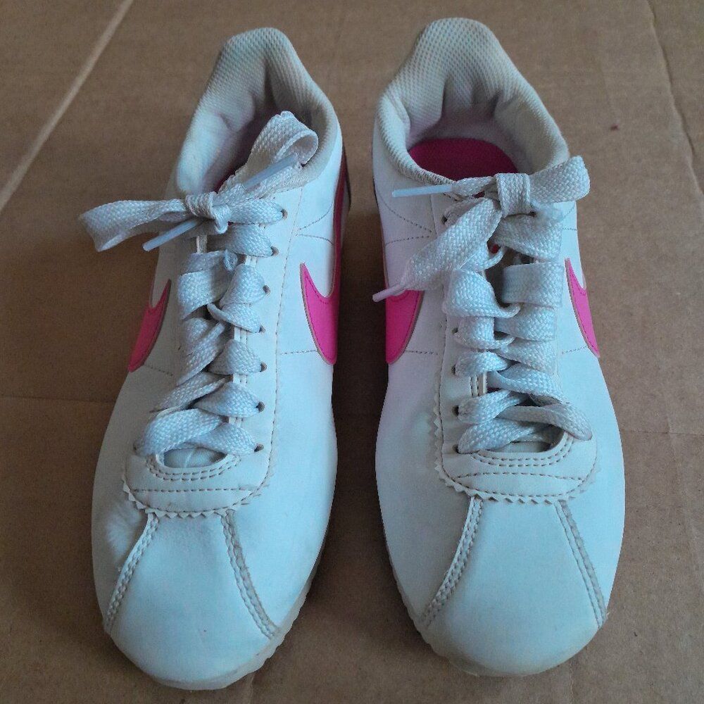 Nike Women's White Running Sneakers Size 6